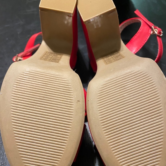 BAIT Block Heels - 7.5 - Picture 4 of 5